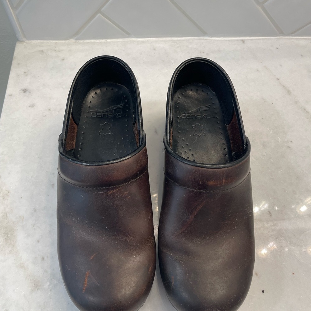 Dansko brown size 37 leather clogs
